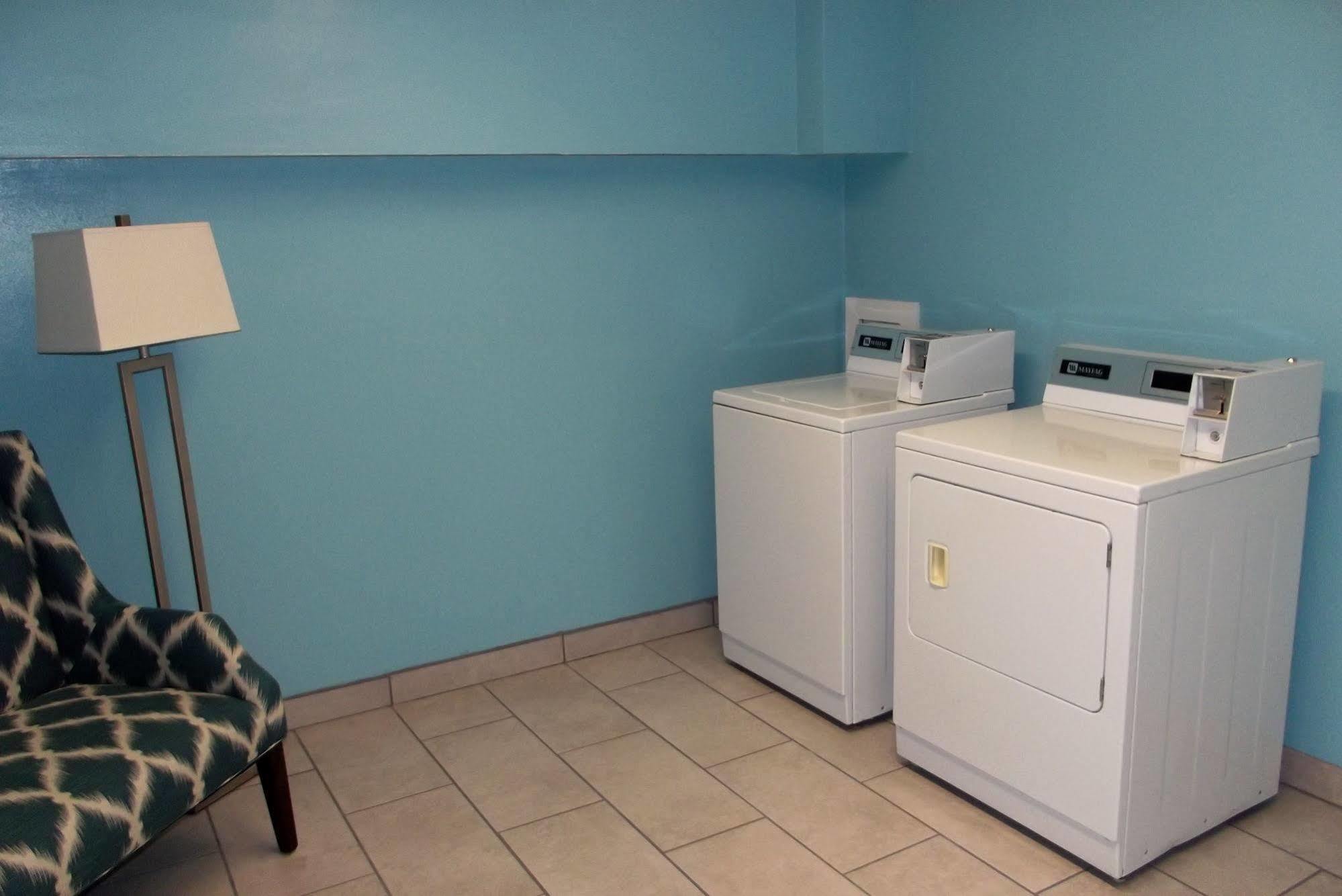 Oyo Hotel Spokane North Екстериор снимка