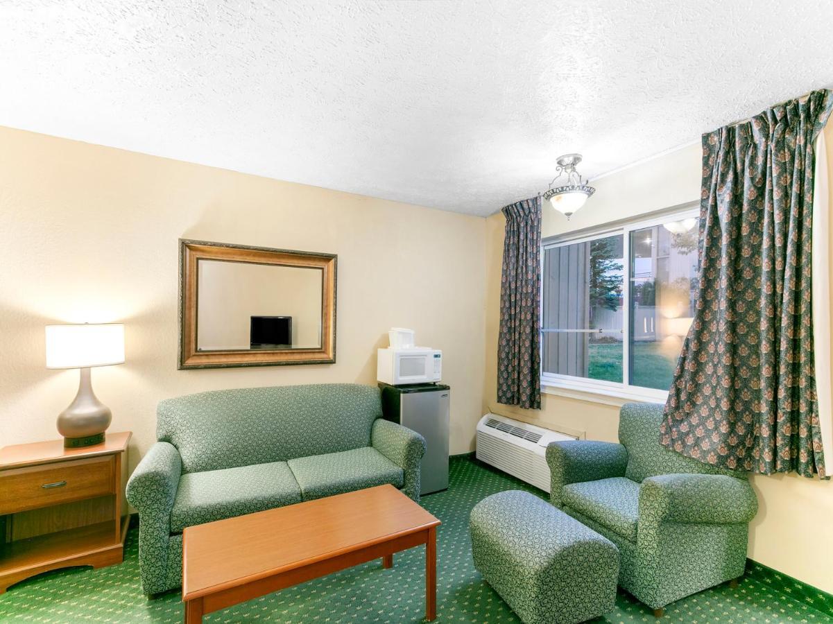 Oyo Hotel Spokane North Екстериор снимка