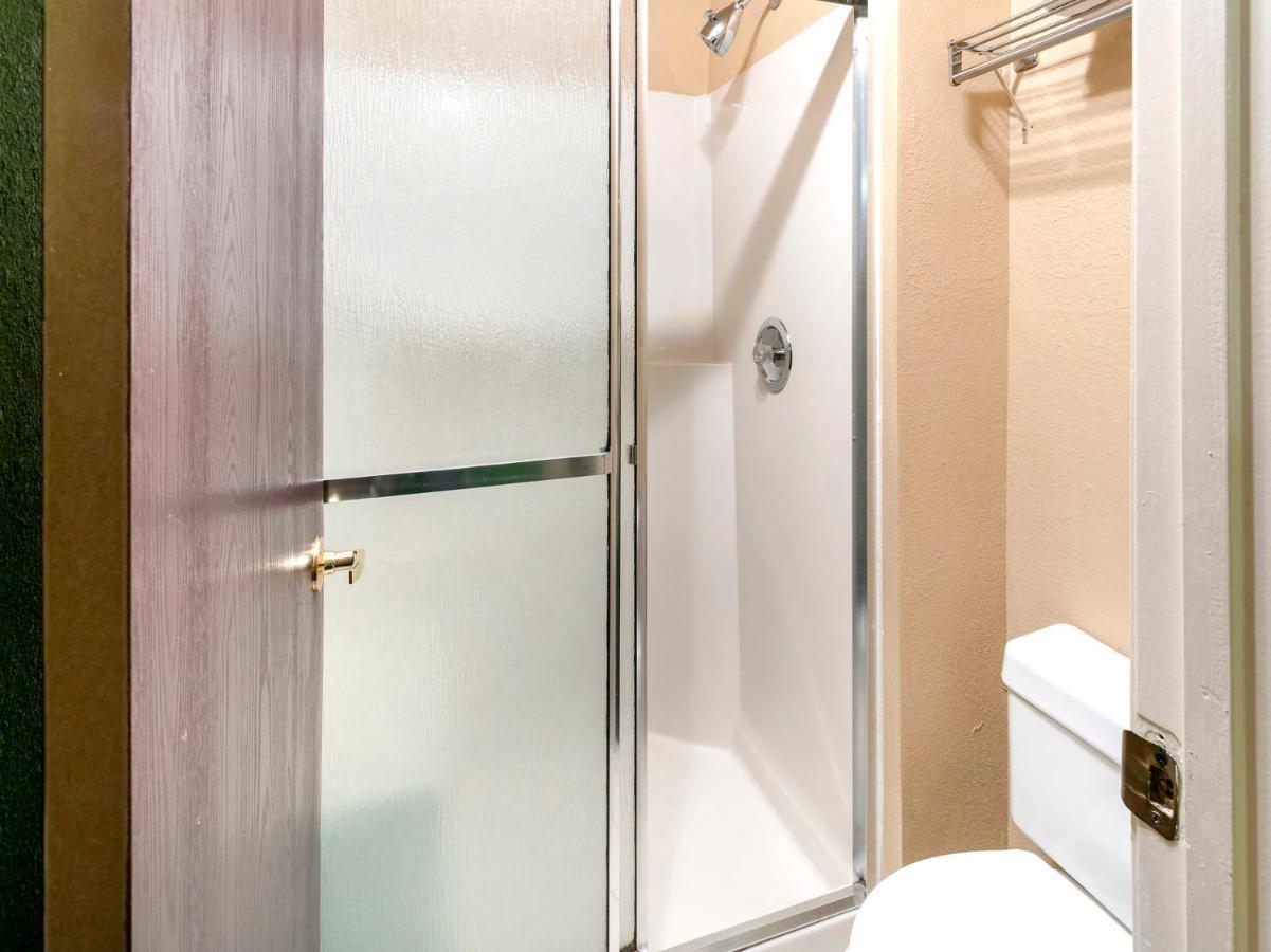 Oyo Hotel Spokane North Екстериор снимка